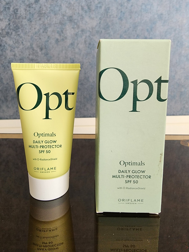 کرم ضدآفتاب دیلی گلو اپتیمالز SPF50 برند اوریفلیم کد ۴۵۲۹۲ حجم ۳۰ میلی لیتر