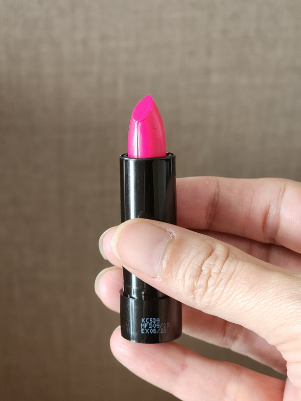 مینی رژلب آنکالر اوریفلیم (Oriflame OnColour Mini Lipstick) کد ۴۶۶۰۴ حجم ۲.۵ گرم