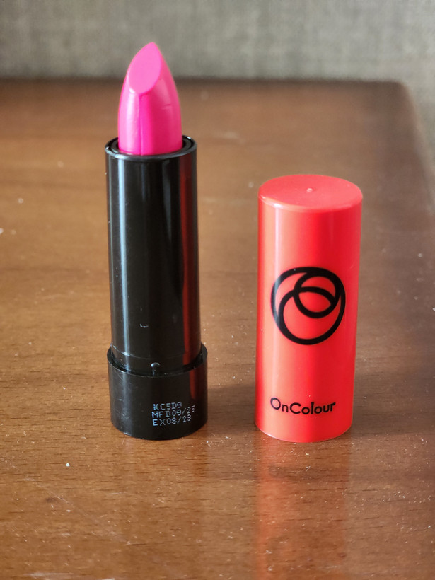 مینی رژلب آنکالر اوریفلیم (Oriflame OnColour Mini Lipstick) کد ۴۶۶۰۴ حجم ۲.۵ گرم